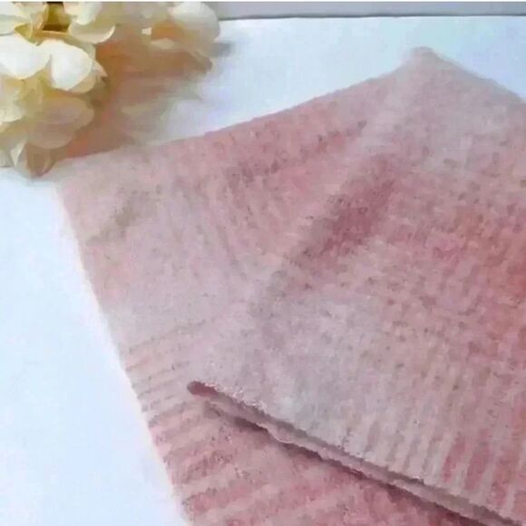 STEVE MADDEN Soft Pink & White Check Scarf - Picture 6 of 7